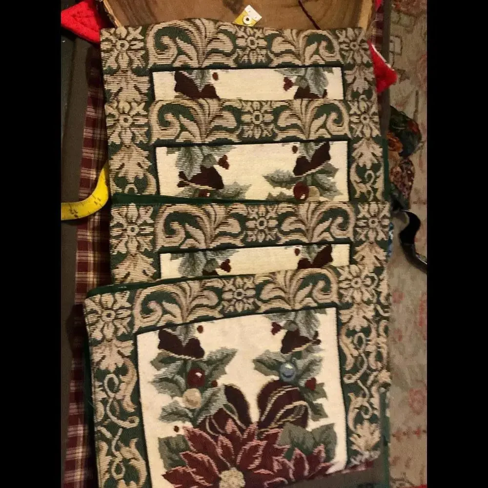 Elegant Floral Tapestry Place Mats Poinsettia Design Set of 4 - Picture 4 of 5